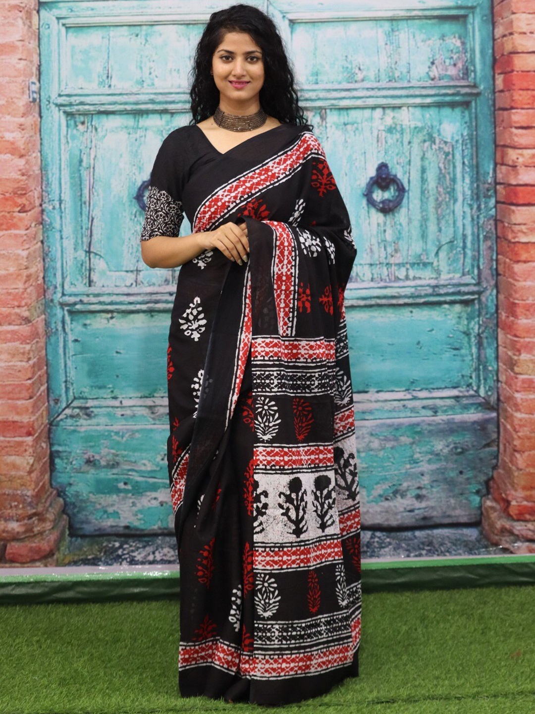 

KIAARON Ethnic Motifs Pure Cotton Block Print Saree, Black