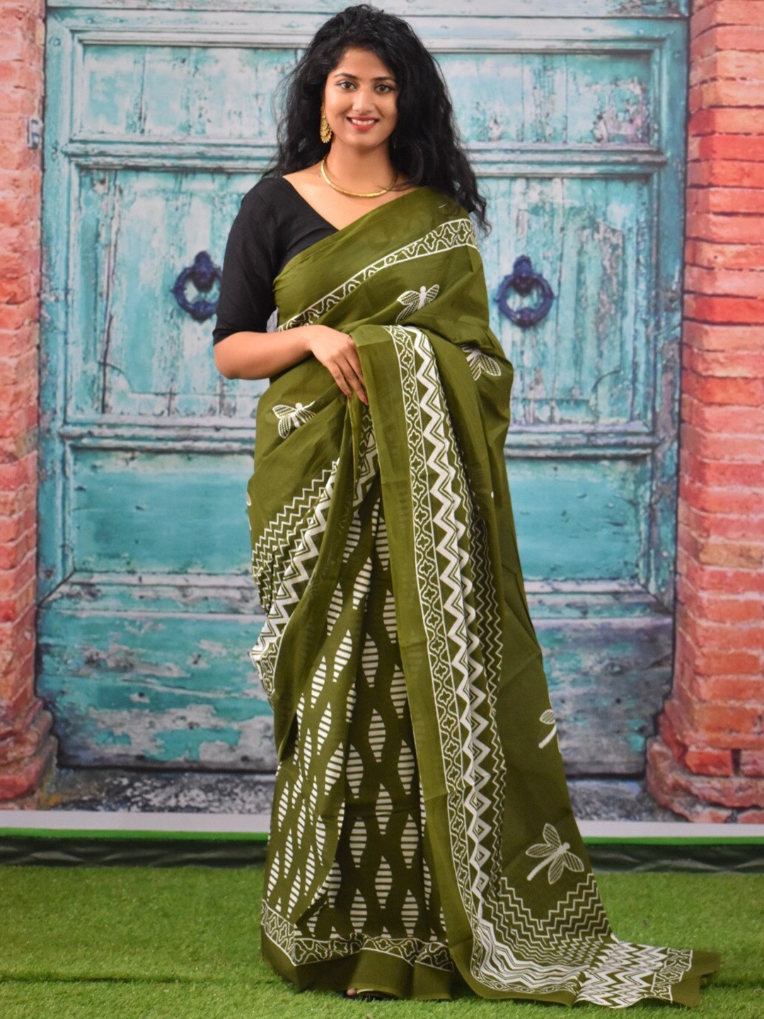 

KIAARON Ethnic Motifs Pure Cotton Block Print Saree, Green