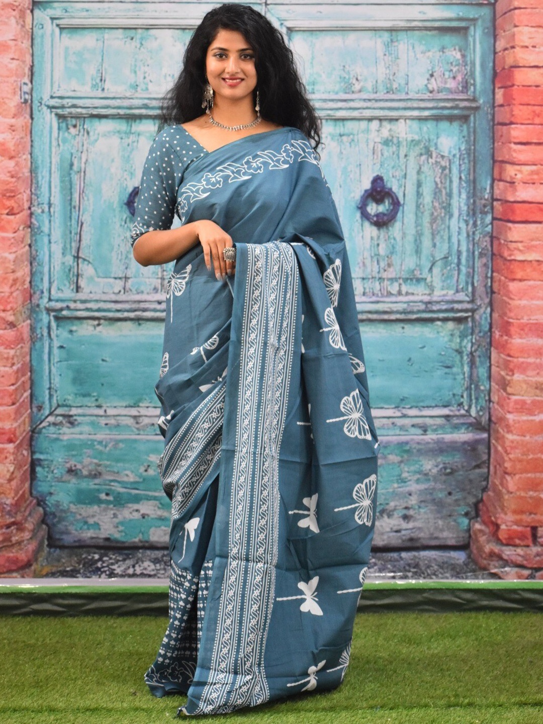 

KIAARON Geometric Printed Pure Cotton Block Print Saree, Grey