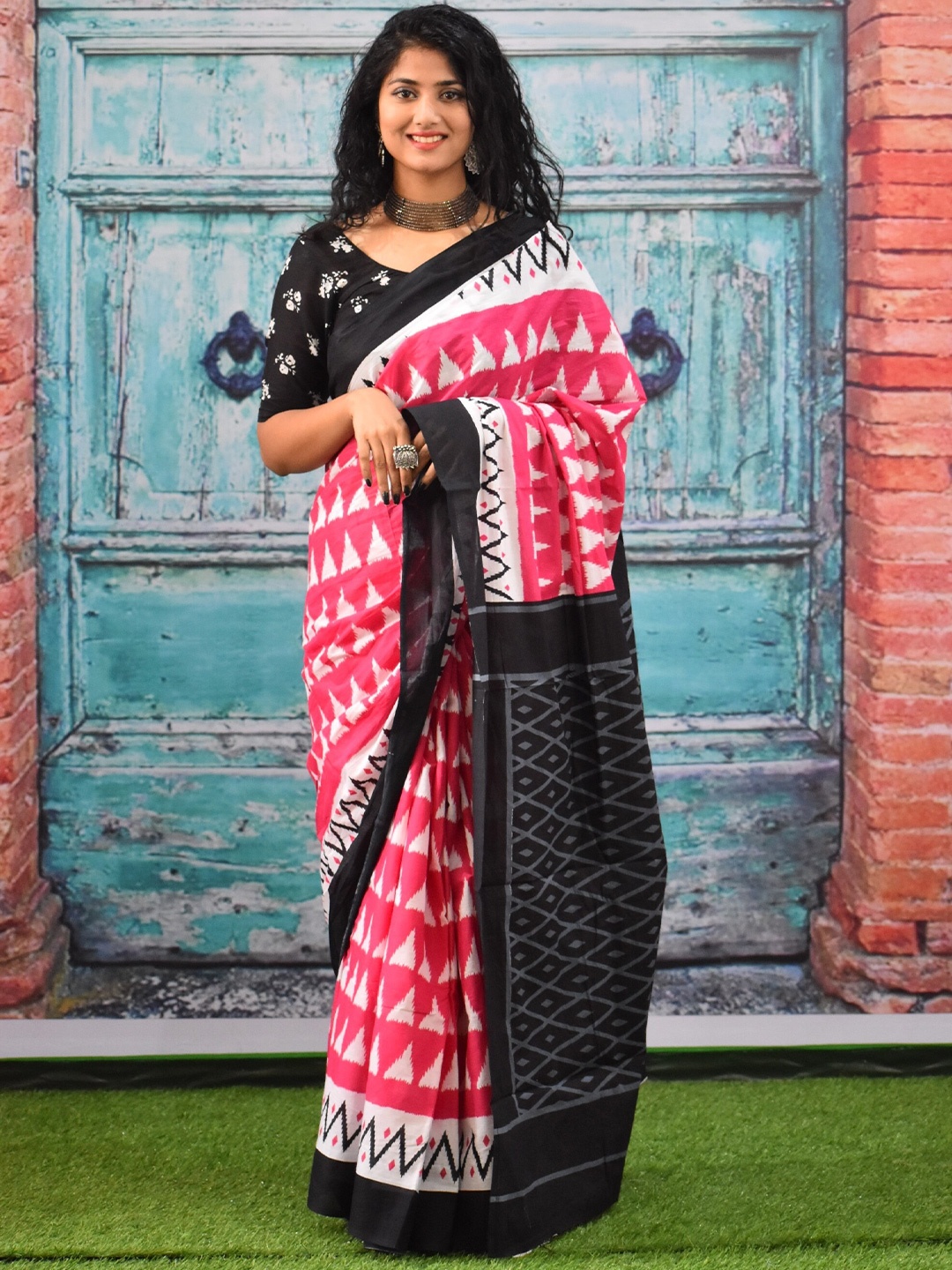 

KIAARON Geometric Printed Pure Cotton Block Print Saree, Pink