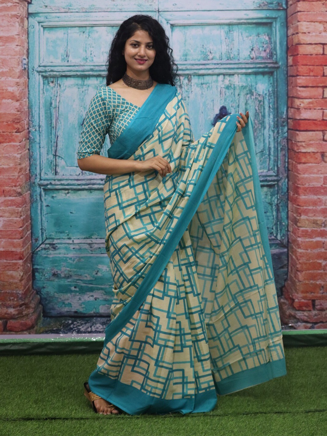 

KIAARON Pure Cotton Geometric Block Print Saree, Cream