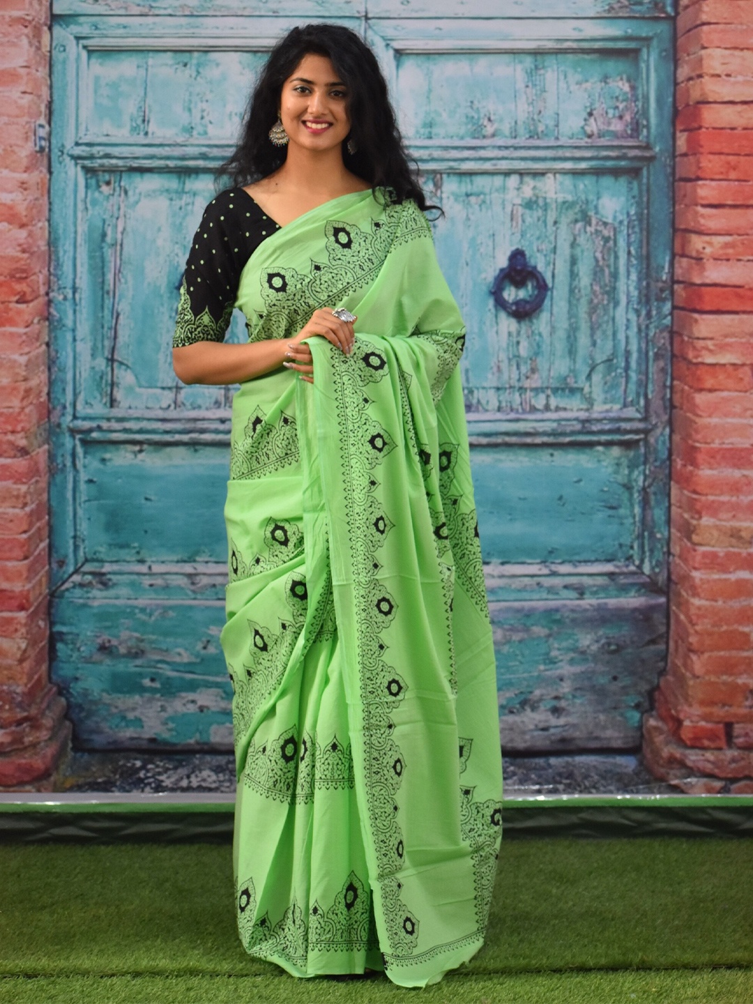 

KIAARON Ethnic Motifs Block Print Pure Cotton Saree, Green