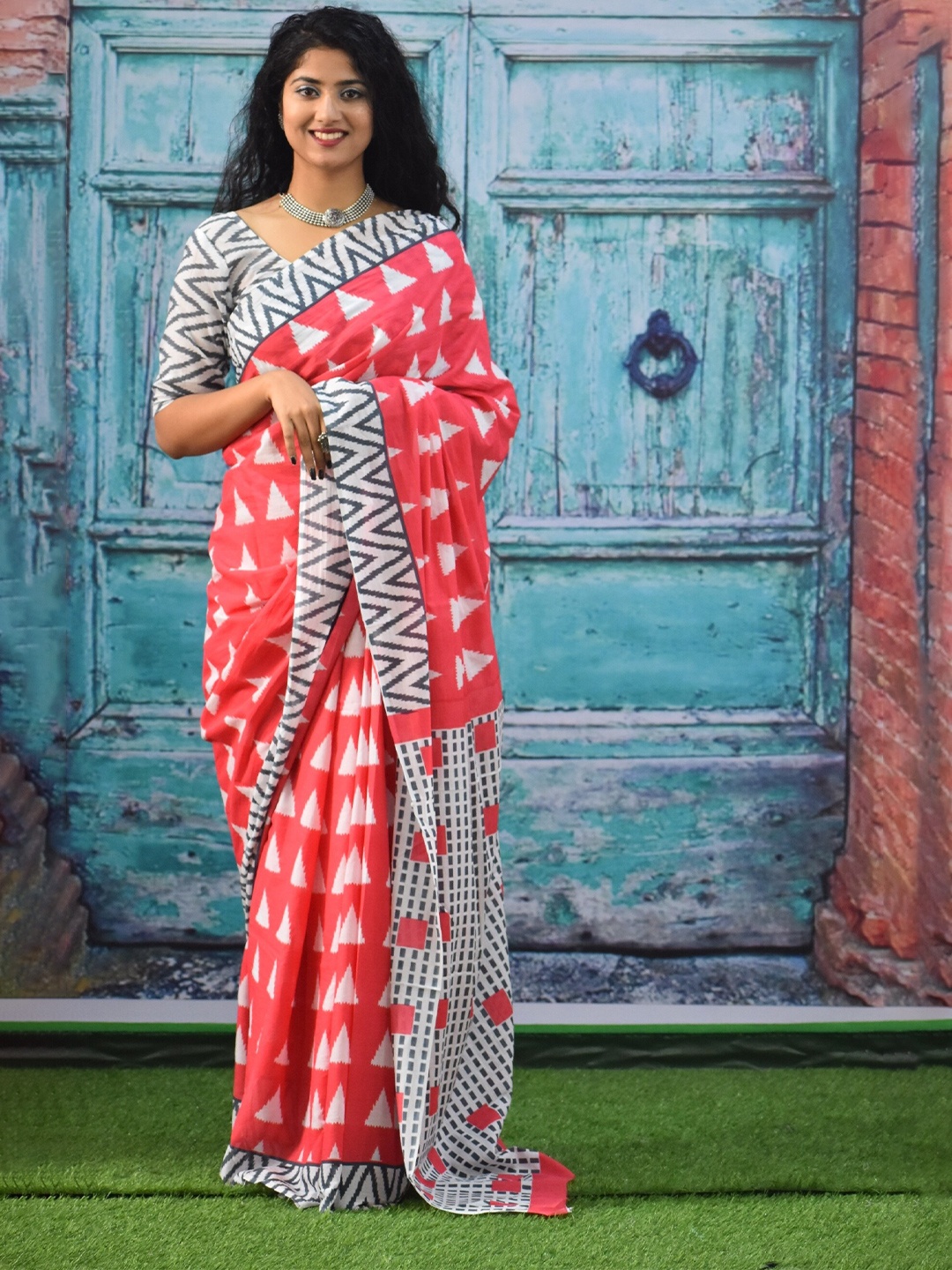 

KIAARON Geometric Printed Pure Cotton Saree, Pink