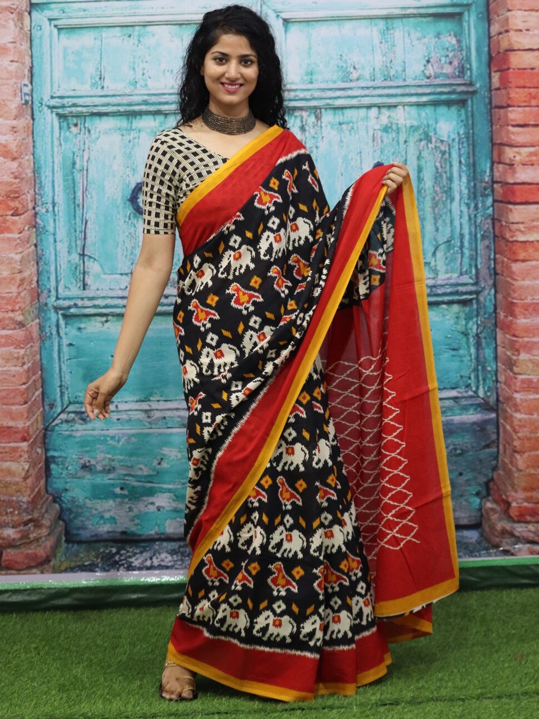 

KIAARON Ethnic Motifs Printed Pure Cotton Saree, Red