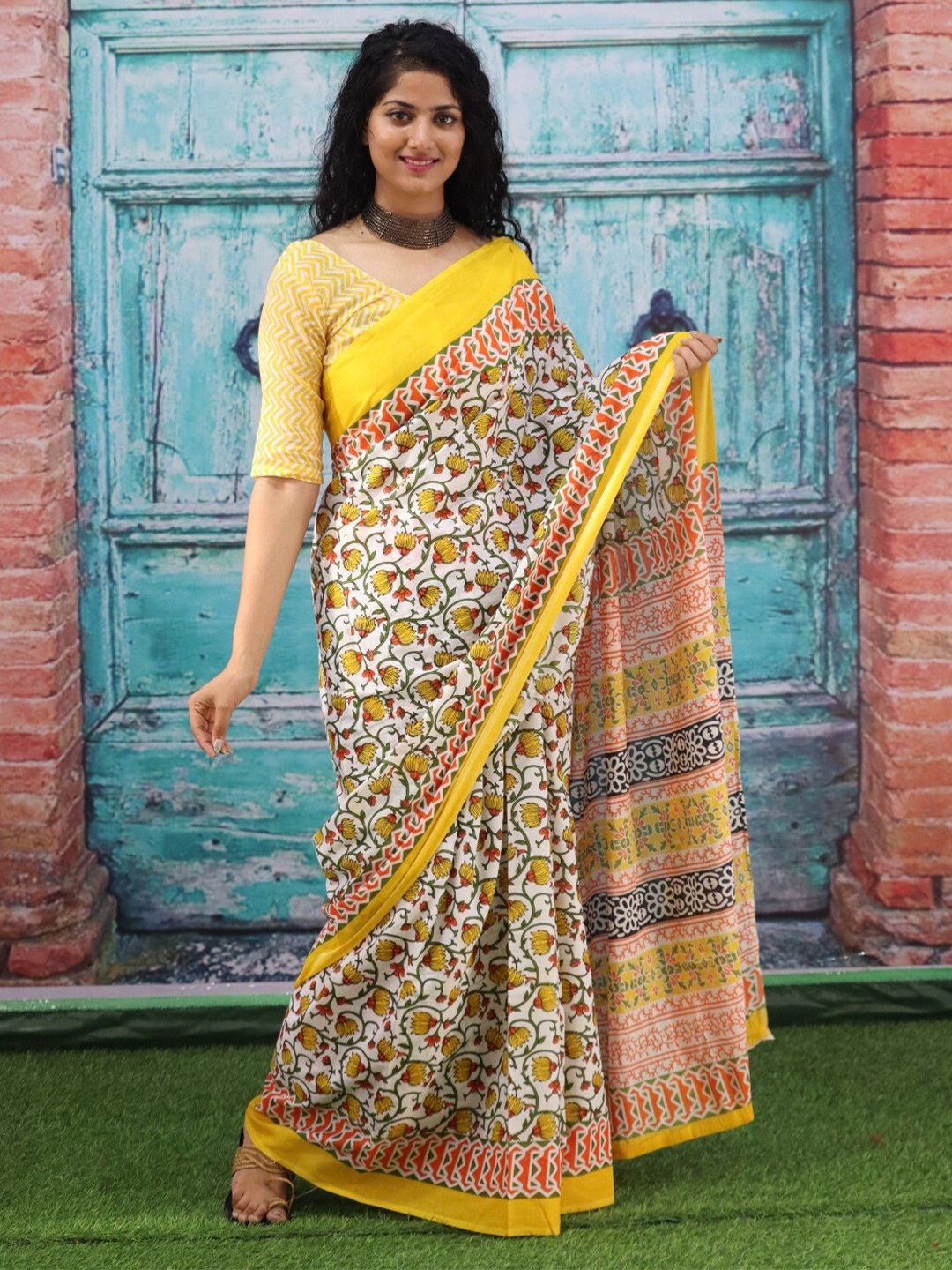 

KIAARON Ethnic Motifs Pure Cotton Block Print Saree, Yellow