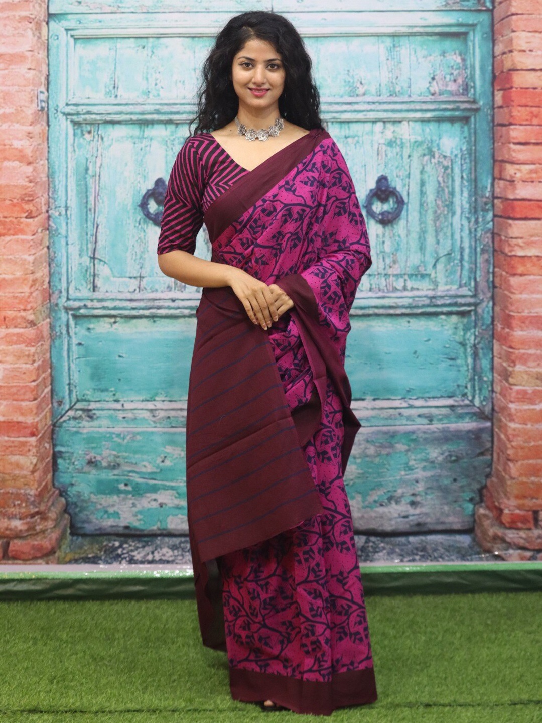 

KIAARON Ethnic Motifs Pure Cotton Block Print Saree, Purple