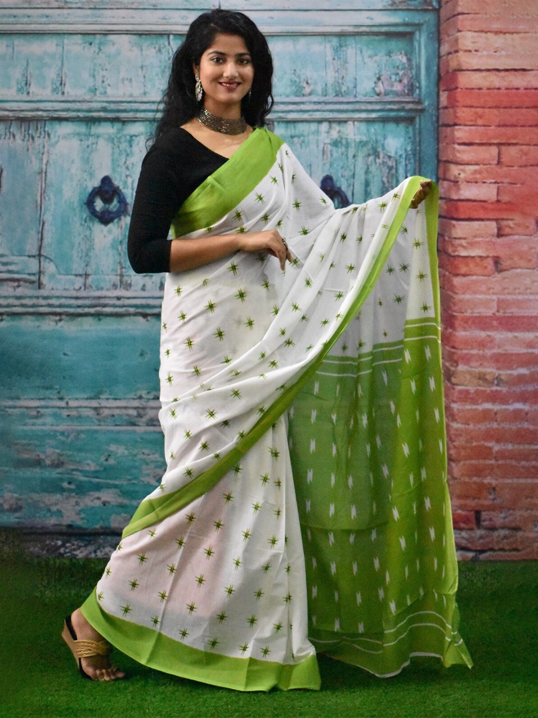 

KIAARON Ethnic Motifs Pure Cotton Block Print Saree, White