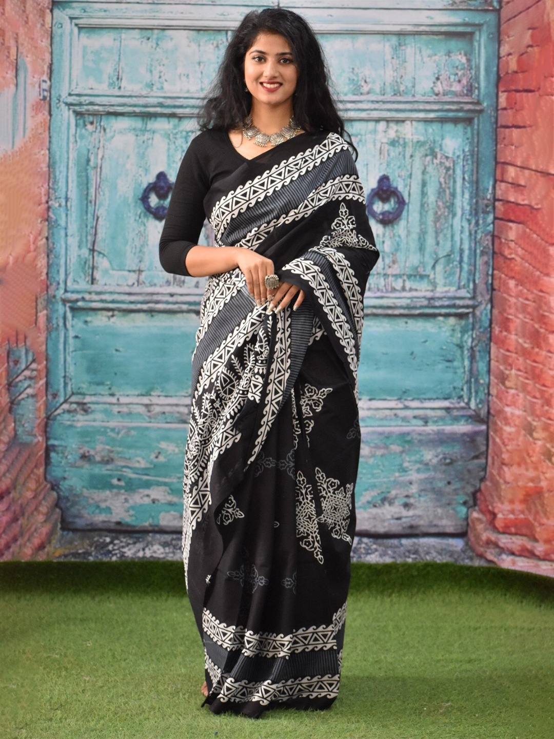 

KIAARON Ethnic Motifs Pure Cotton Block Print Saree, Black