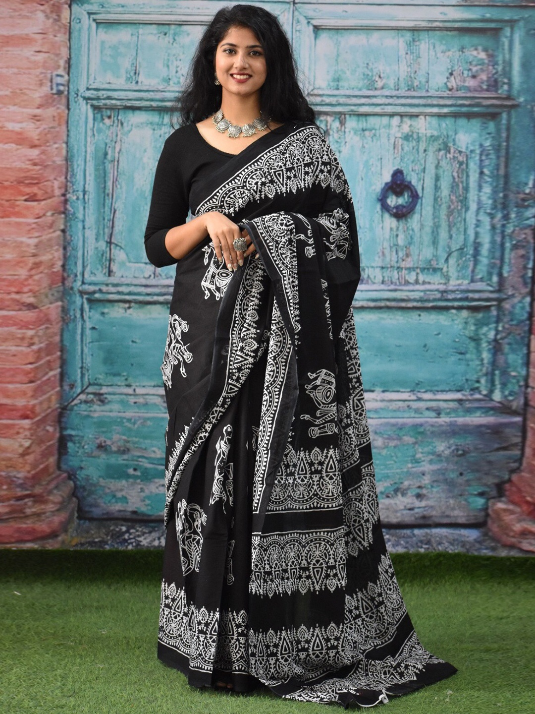 

KIAARON Ethnic Motifs Pure Cotton Block Print Saree, Black
