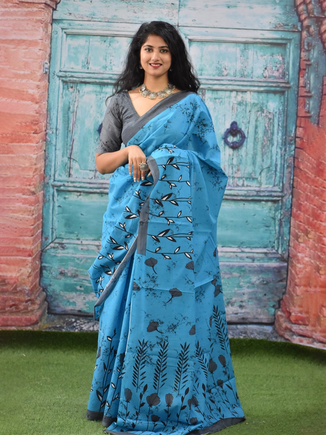 

KIAARON Floral Printed Pure Cotton Saree, Blue