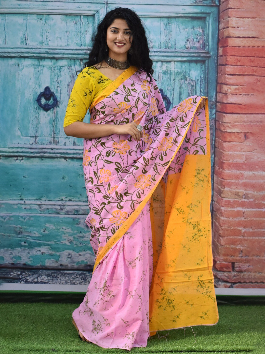 

KIAARON Floral Pure Cotton Block Print Saree, Pink