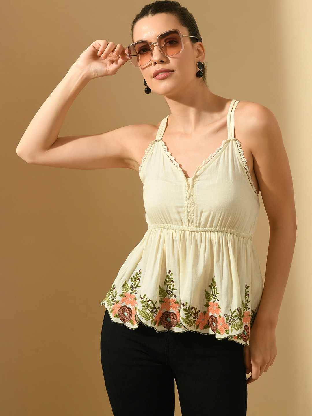 

PRETTY LOVING THING Floral Embroidered Empire Top, Off white