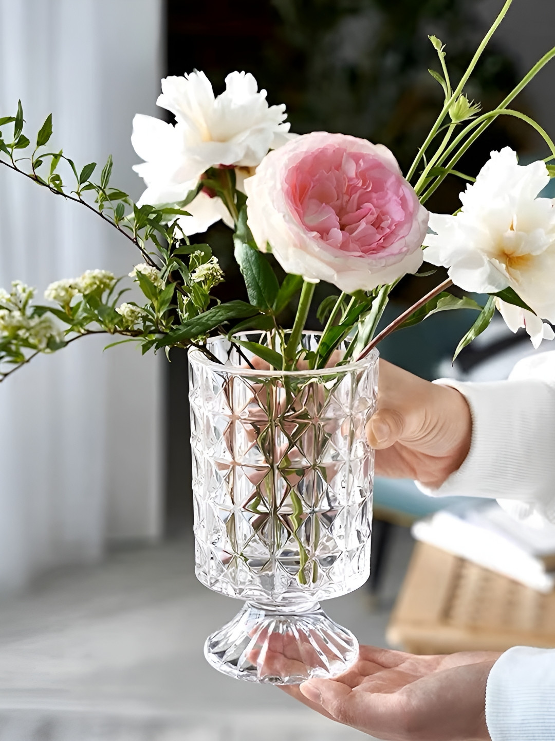 

BS AMOR Pedestal Vase Transparent Fluted Striped Decorative Vase