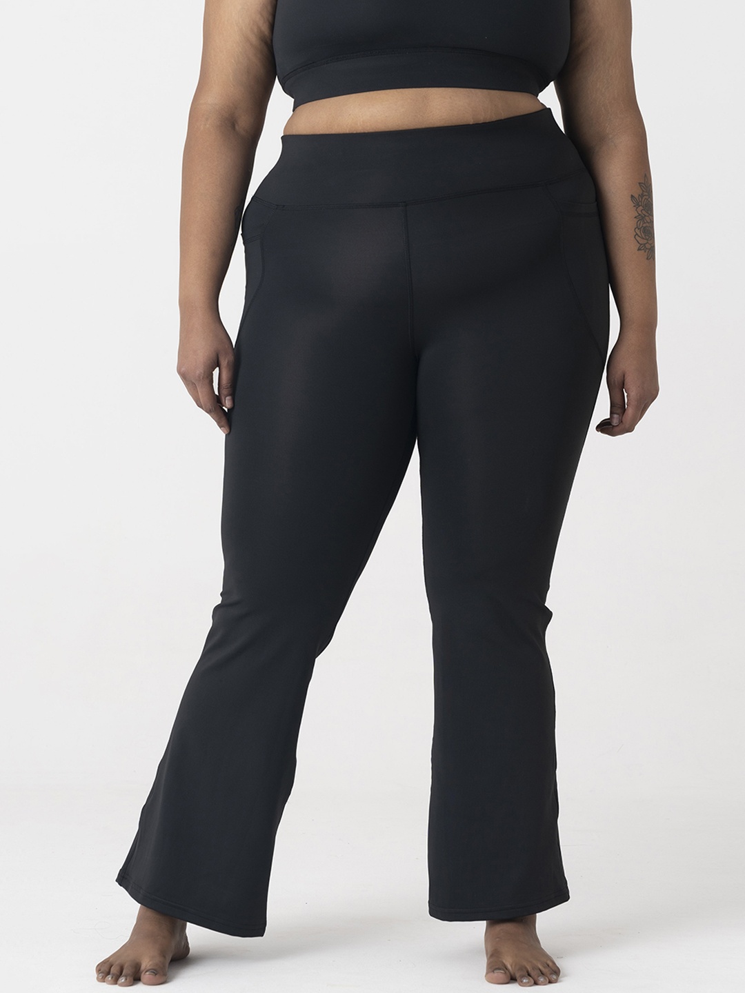 

SPIRIT ANIMAL Women Regular Fit Mid-Rise Relaxed Trousers, Black