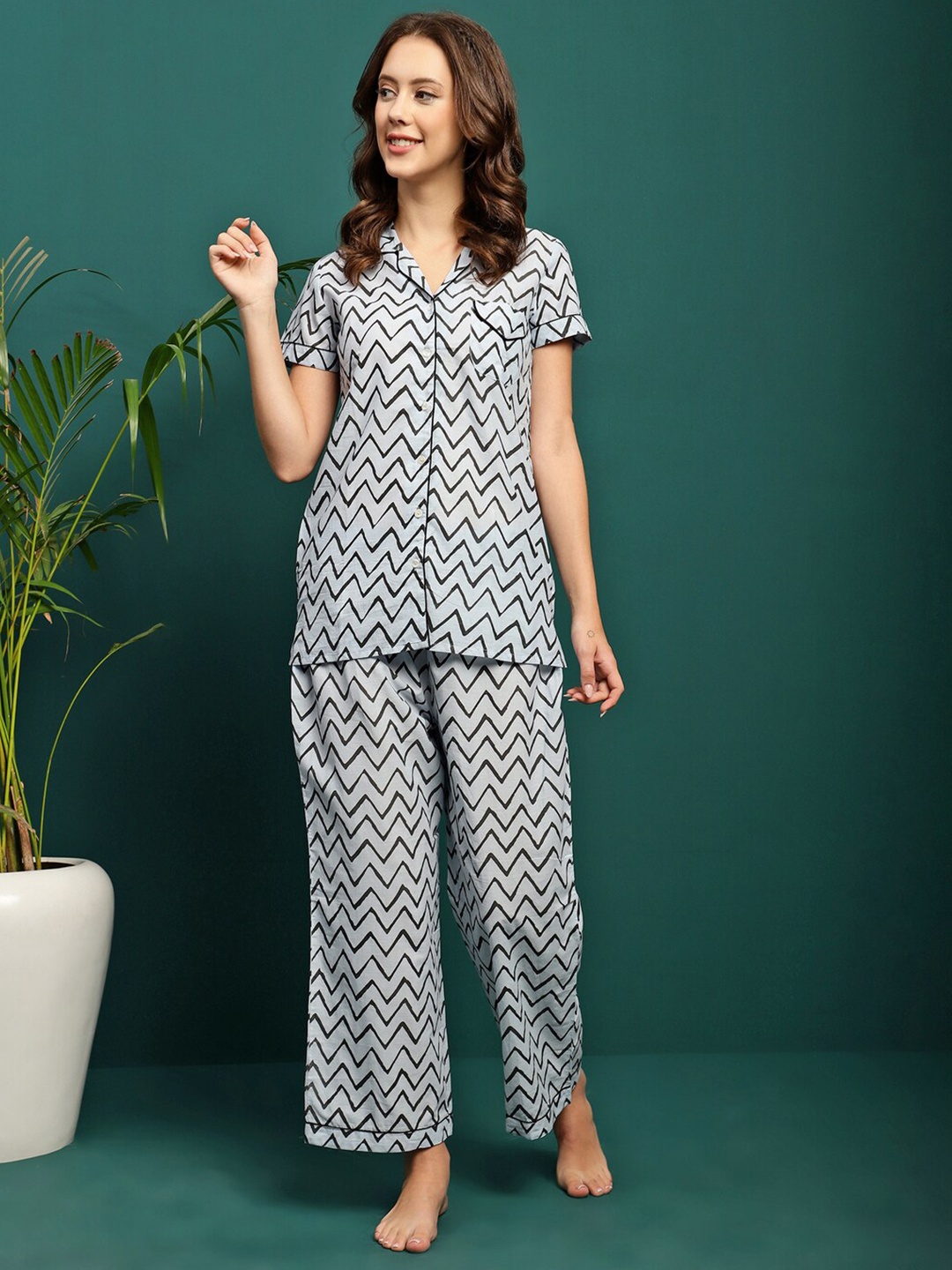 

Sangria Chevron Printed Lapel Collar Pure Cotton Night suit, Blue