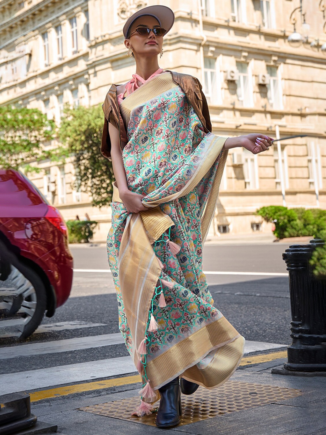 

DEVATITHI Ethnic Motifs Printed Zari Organza Saree, Green