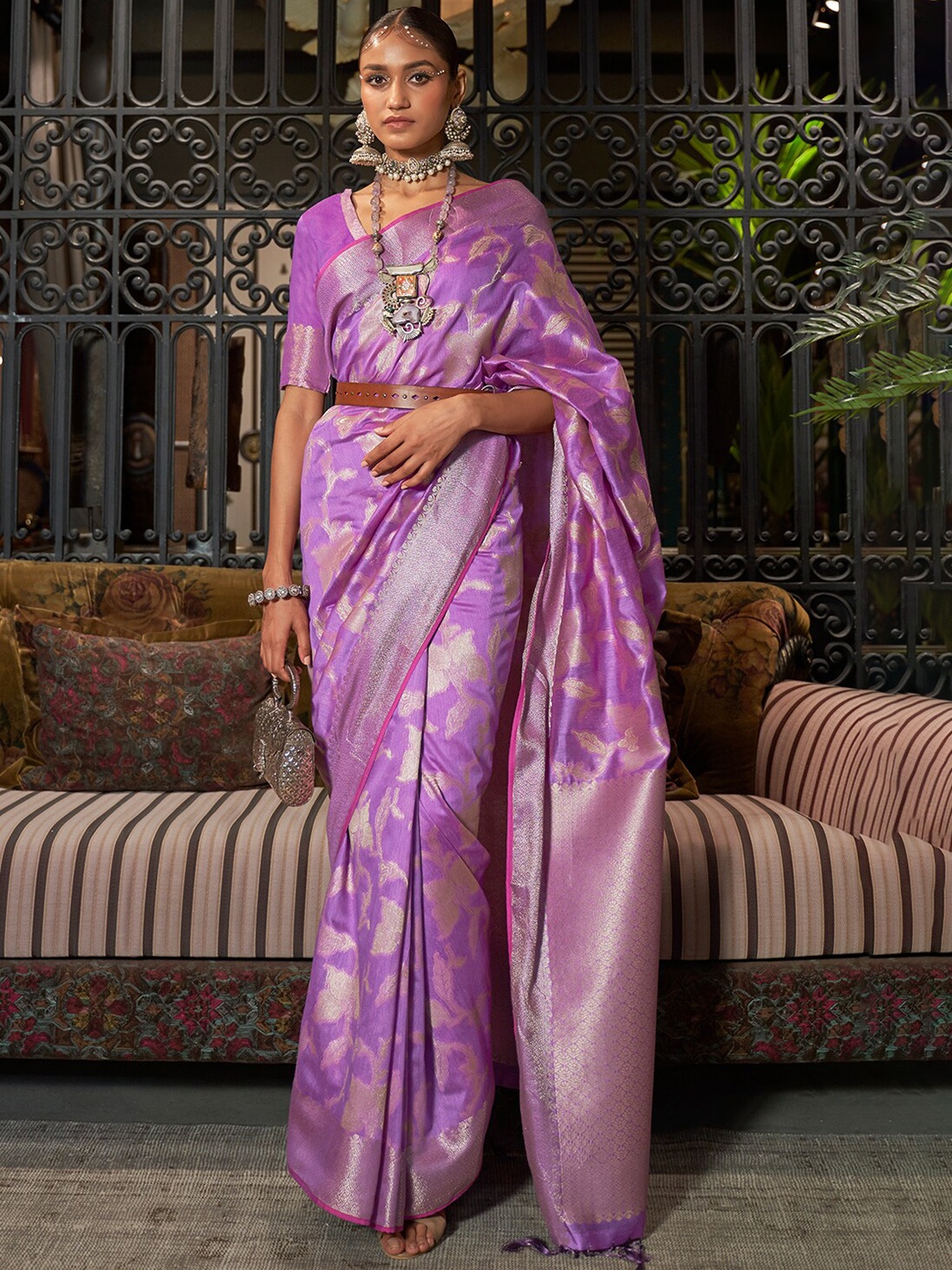

DEVATITHI Floral Woven Design Zari Kanjeevaram Saree, Purple