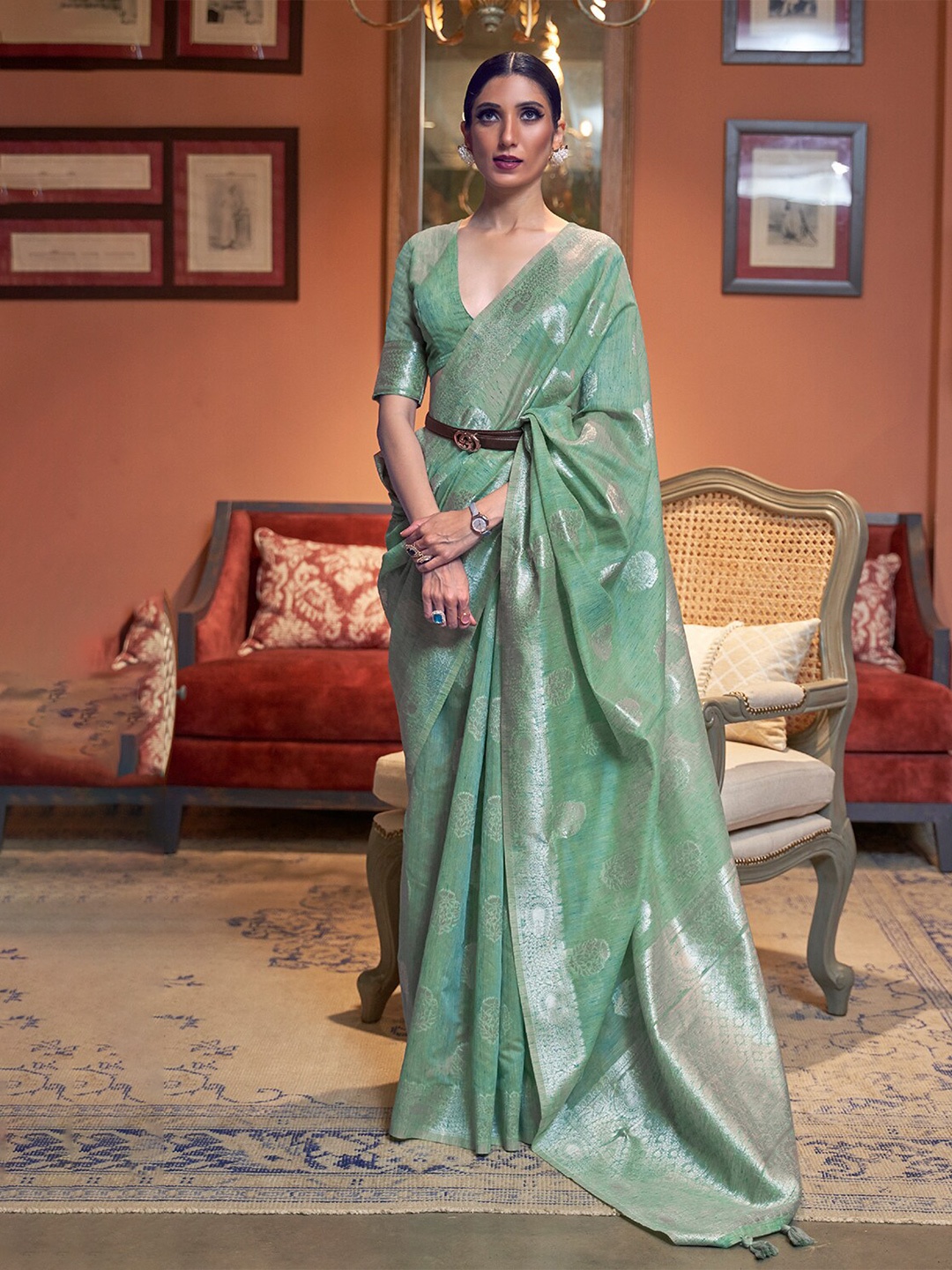 

DEVATITHI Ethnic Motifs Woven Design Zari Saree, Green