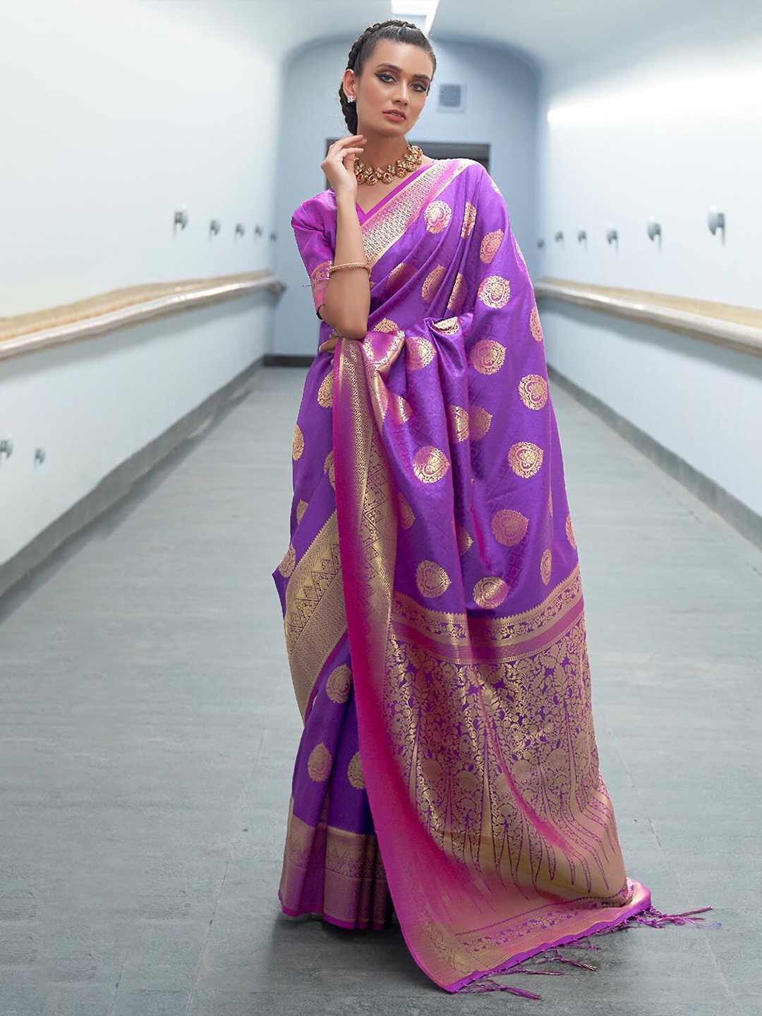 

DEVATITHI Ethnic Motifs Woven Design Zari Banarasi Saree, Violet
