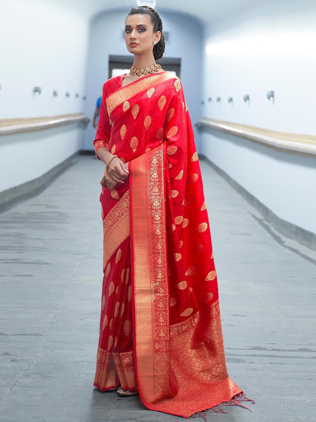 

DEVATITHI Floral Woven Design Zari Banarasi Saree, Red
