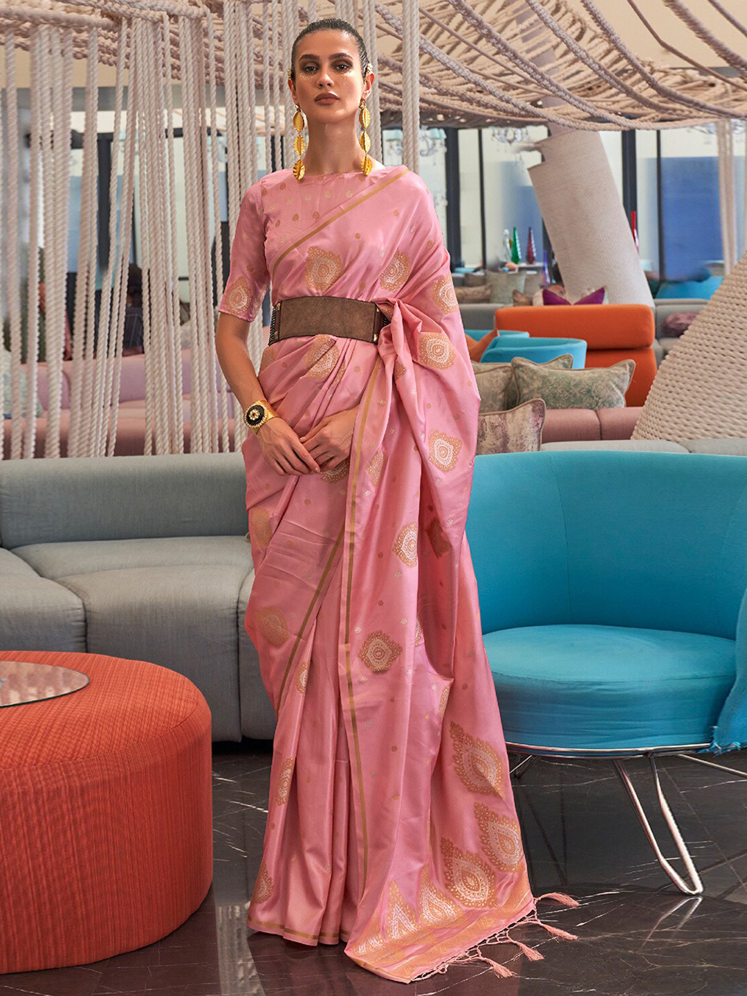 

DEVATITHI Woven Design Zari Saree, Pink