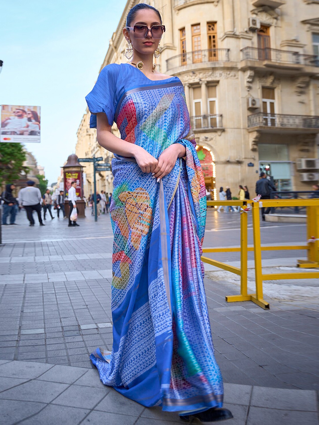 

DEVATITHI Abstract Printed Saree, Blue