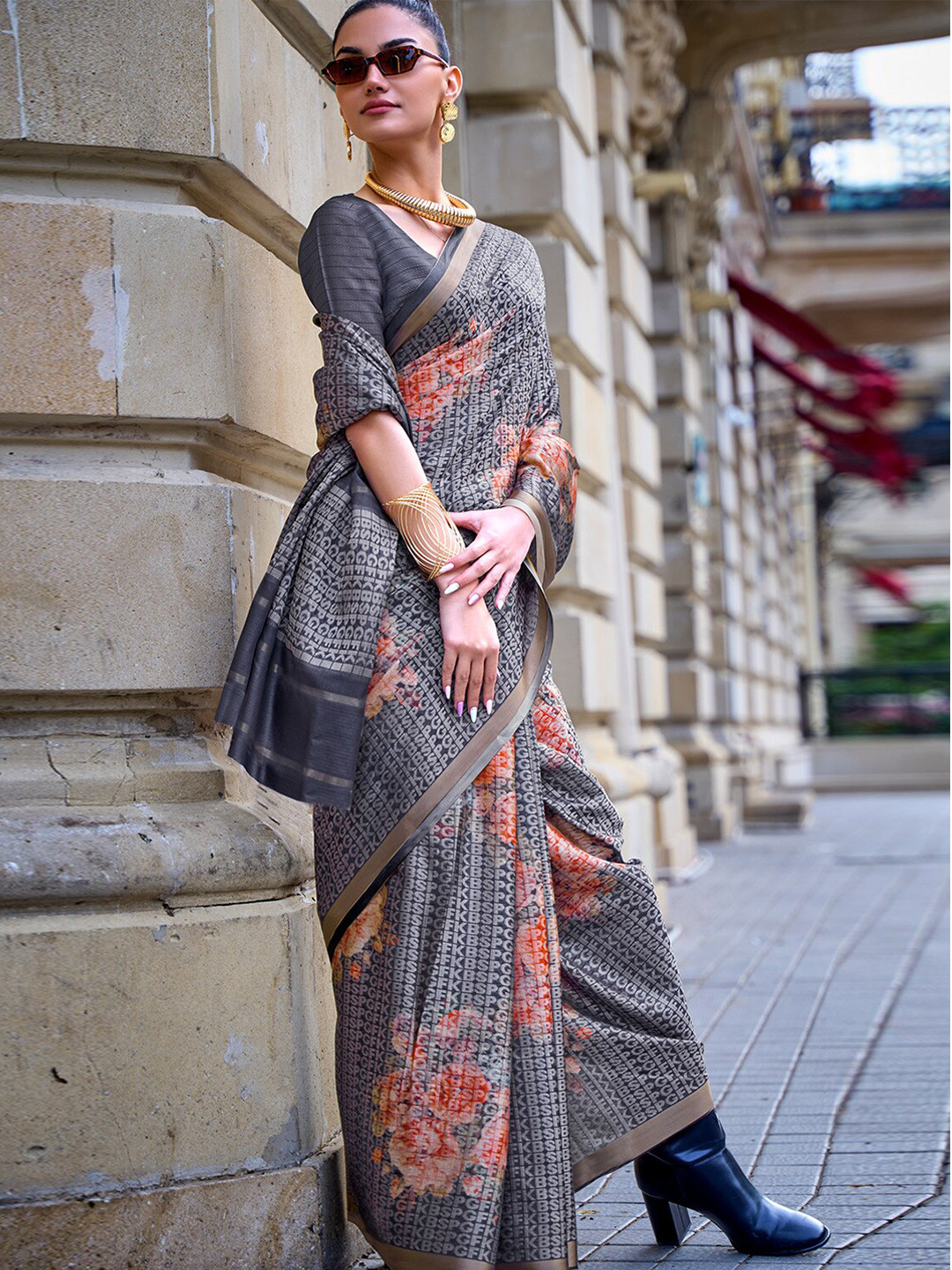 

DEVATITHI Floral Printed Saree, Grey