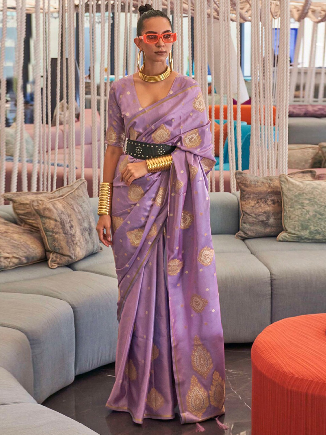 

DEVATITHI Ethnic Woven Design Zari Saree, Purple