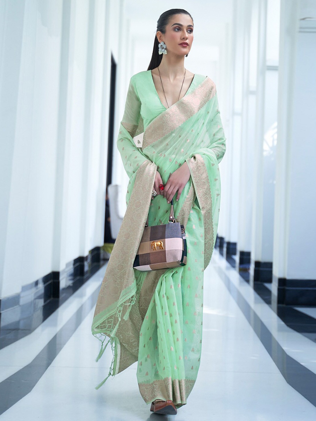 

DEVATITHI Ethnic Motifs Woven Design Zari Silk Cotton Saree, Green