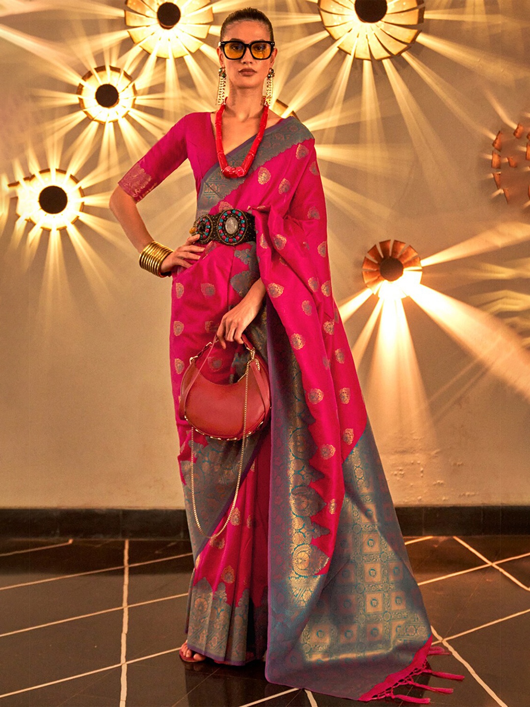 

DEVATITHI Ethnic Motifs Woven Design Zari Banarasi Saree, Red