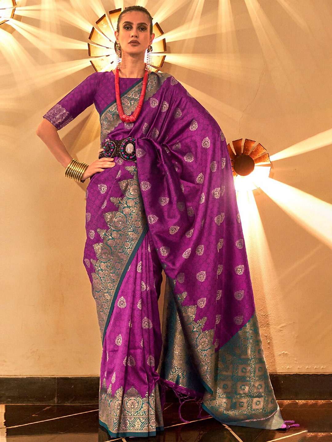 

DEVATITHI Ethnic Woven Design Zari Banarasi Saree, Violet