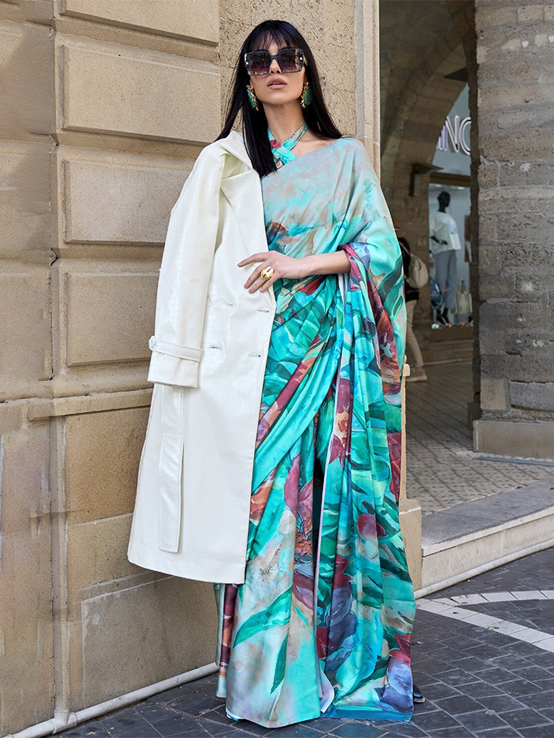 

DEVATITHI Floral Printed Saree, Blue