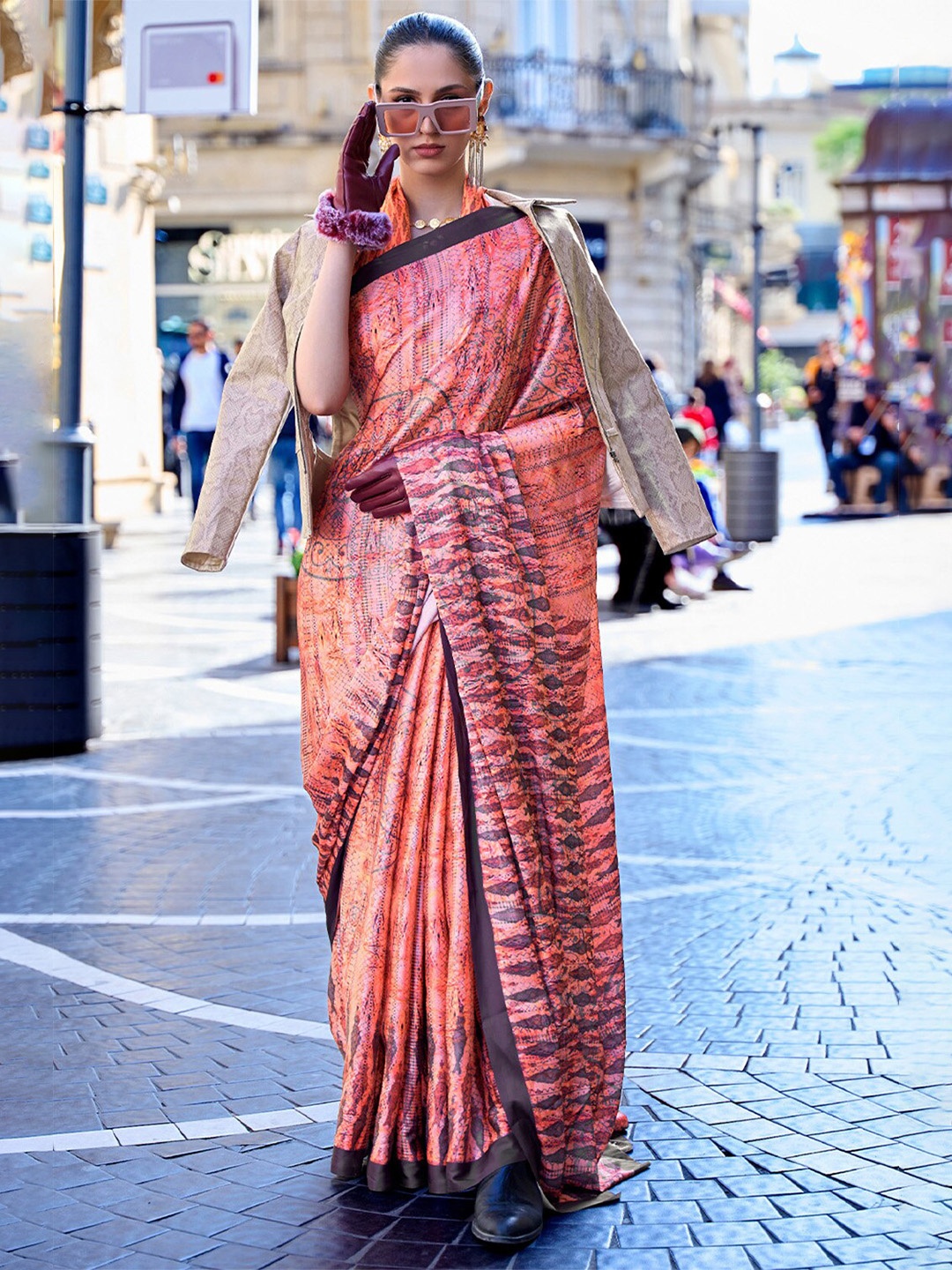 

DEVATITHI Abstract Printed Saree, Peach