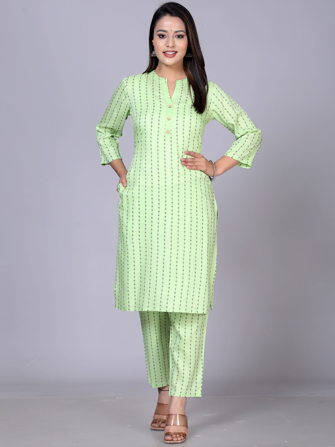 

HERE&NOW Women Geometric Printed Stright Kurta with Trousers, Green