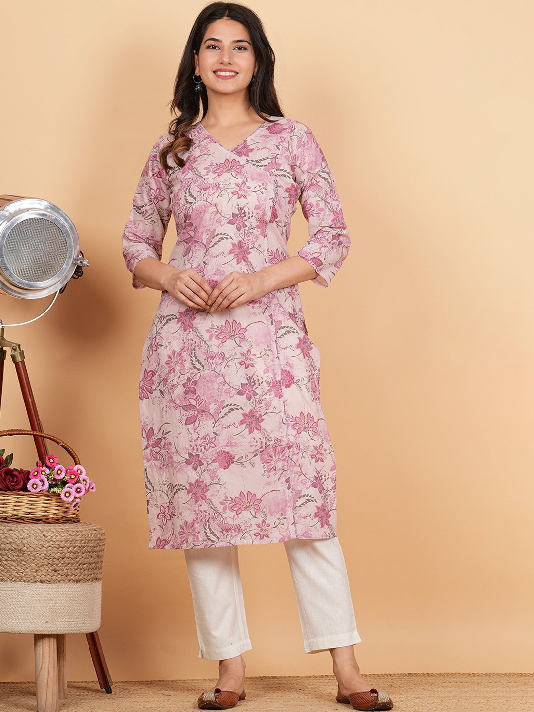 

Vbuyz Floral Printed Pure Cotton Angrakha Kurta, Pink