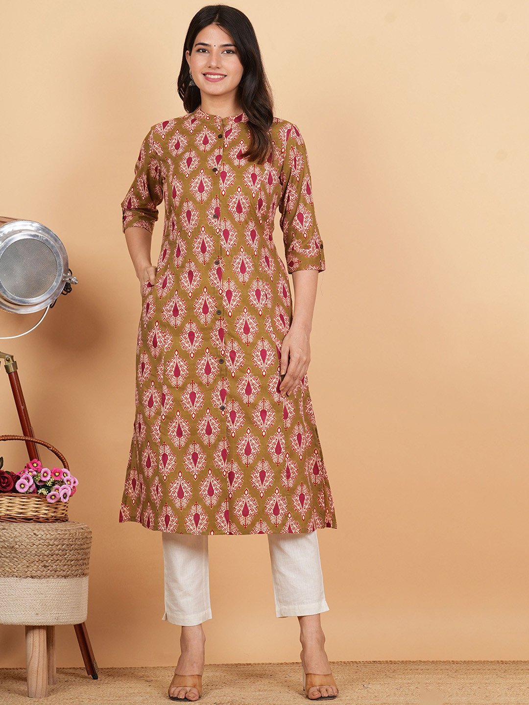 

Vbuyz Women Angrakha Printed Cotton A-Line Kurta, Green