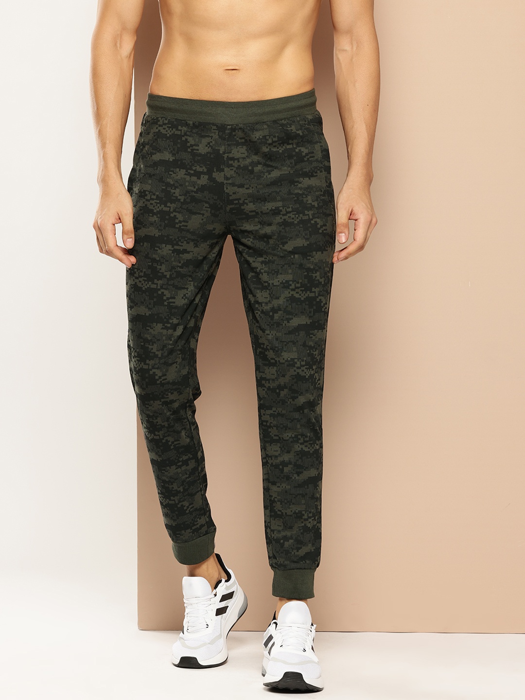 

Alcis Athleisure Men Slim-Fit Camouflage Printed Mid Rise Joggers, Olive