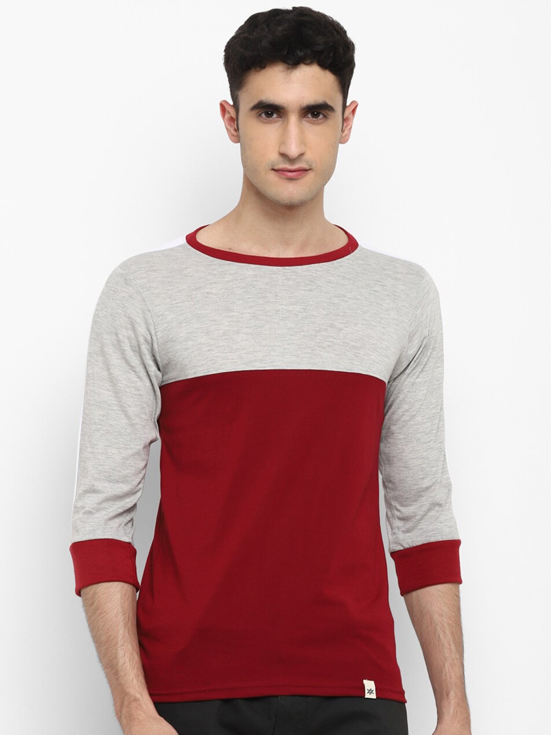 

Bukkl Colourblocked Slim Fit Cotton T-shirt, Maroon