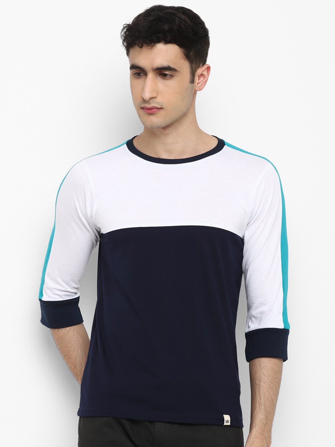 

Bukkl Colourblocked Slim Fit Cotton T-shirt, Navy blue