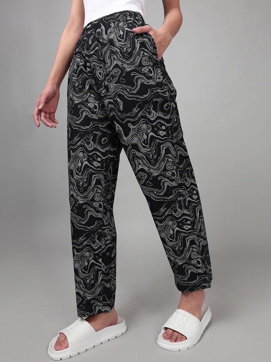 

Bewakoof Abstract Printed Cotton Lounge Pant, Black