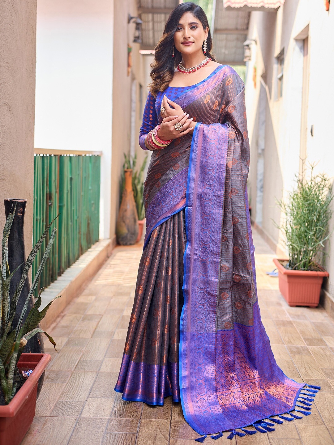 

Anouk Grey Ethnic Motifs Woven Design Zari Silk Blend Kanjeevaram Saree