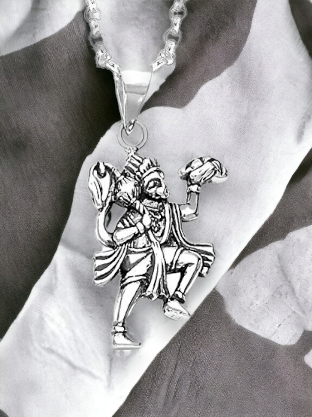 

Taraash Men 925 Sterling Silver Geometric Hanumanji Pendant