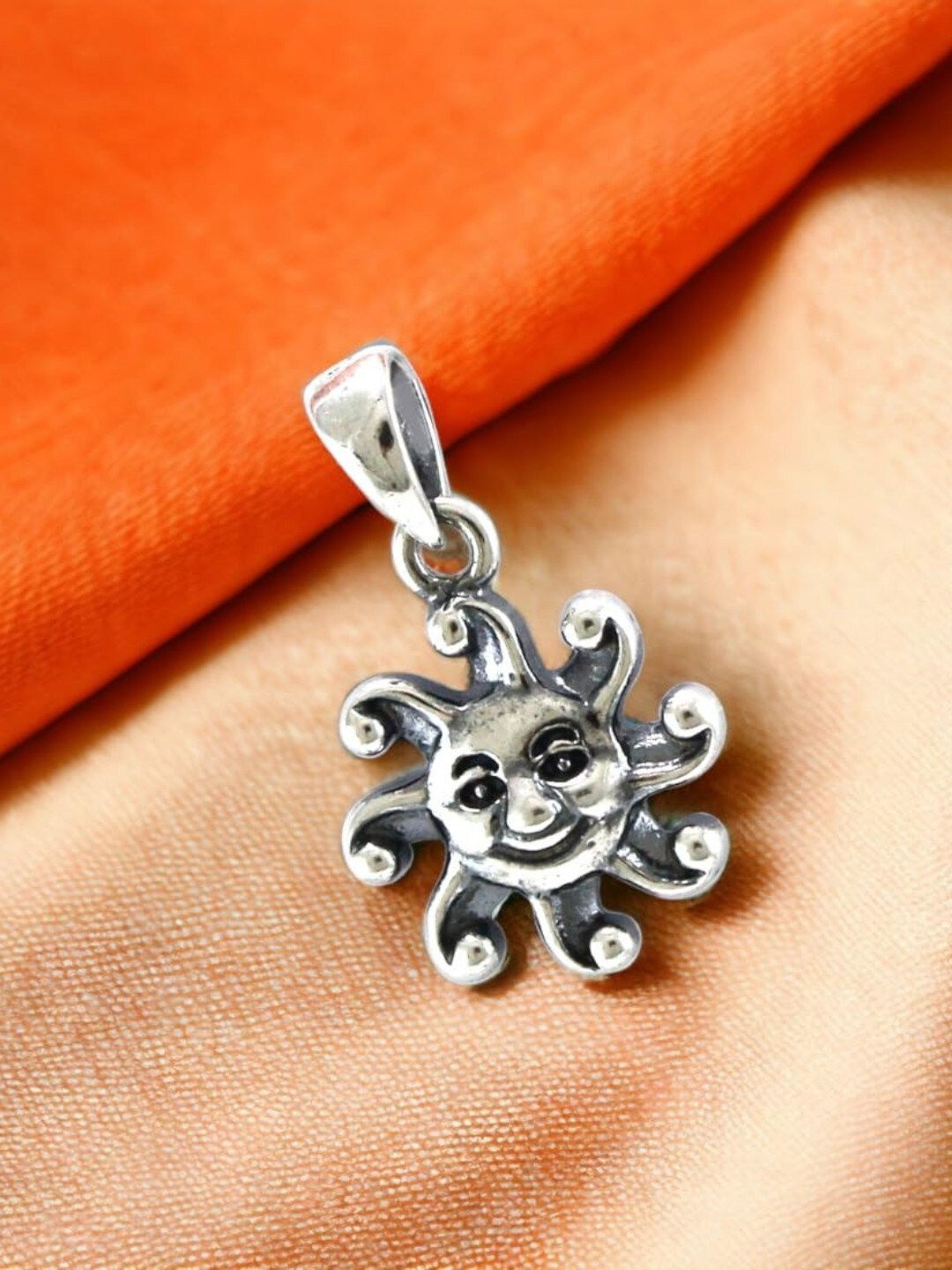 

Taraash Kids 925 Sterling Silver Smiling Sun Pendant