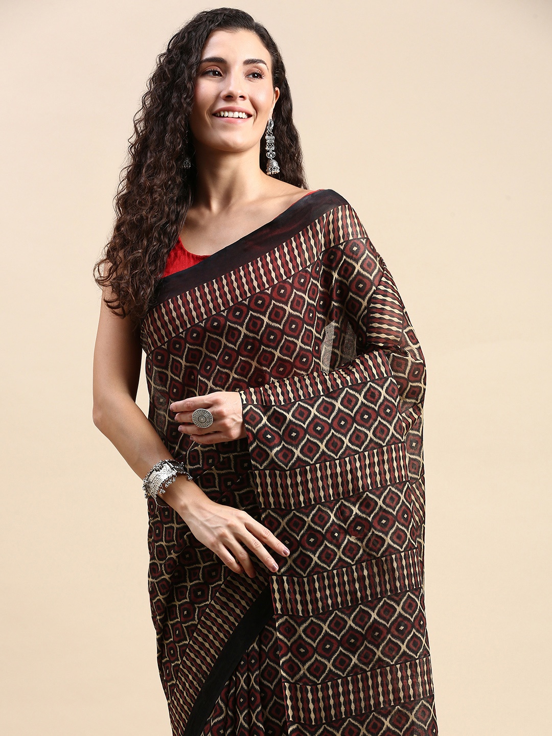 

SHANVIKA Geometric Print Pure Cotton Saree, Black