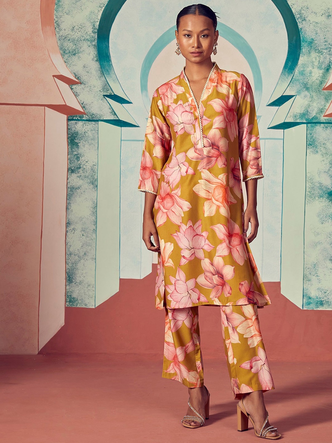 

Stylefables Floral Printed V-Neck Ethnic Tunic & Mid-Rise Trouser, Olive