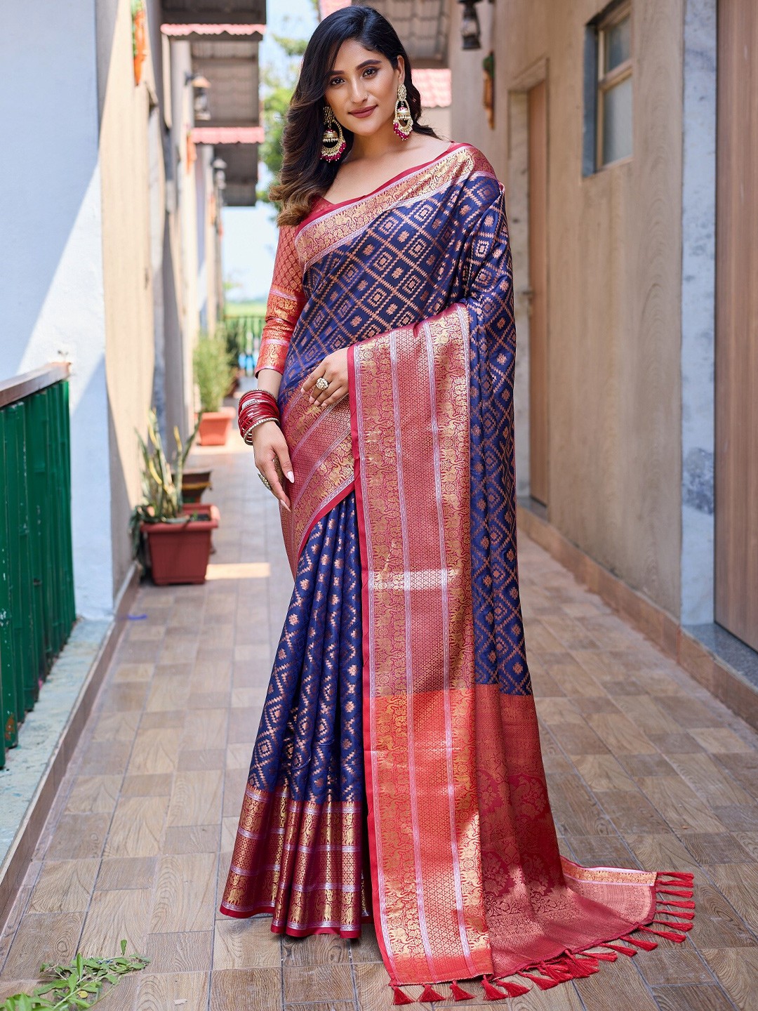 

Anouk Ethnic Motifs Woven Design Zari Kanjeevaram Saree, Navy blue
