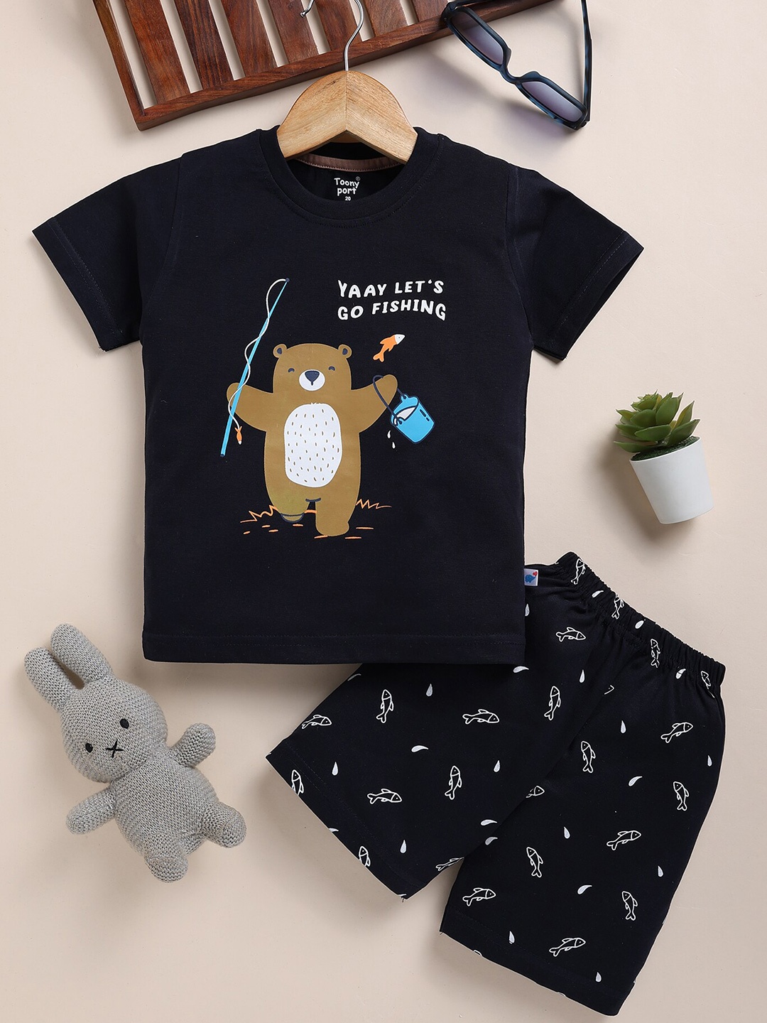 

Toonyport Boys Graphic Printed Pure Cotton T-shirt with Shorts, Black