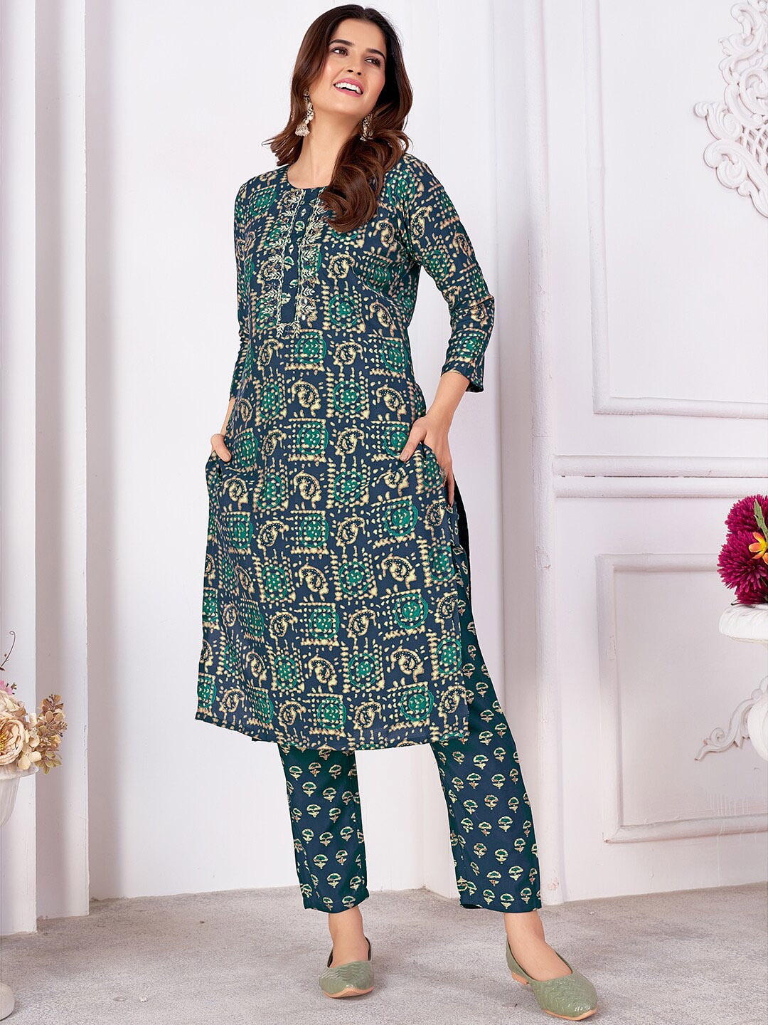 

Lilots Ethnic Motifs Printed Kurta with Trousers, Blue