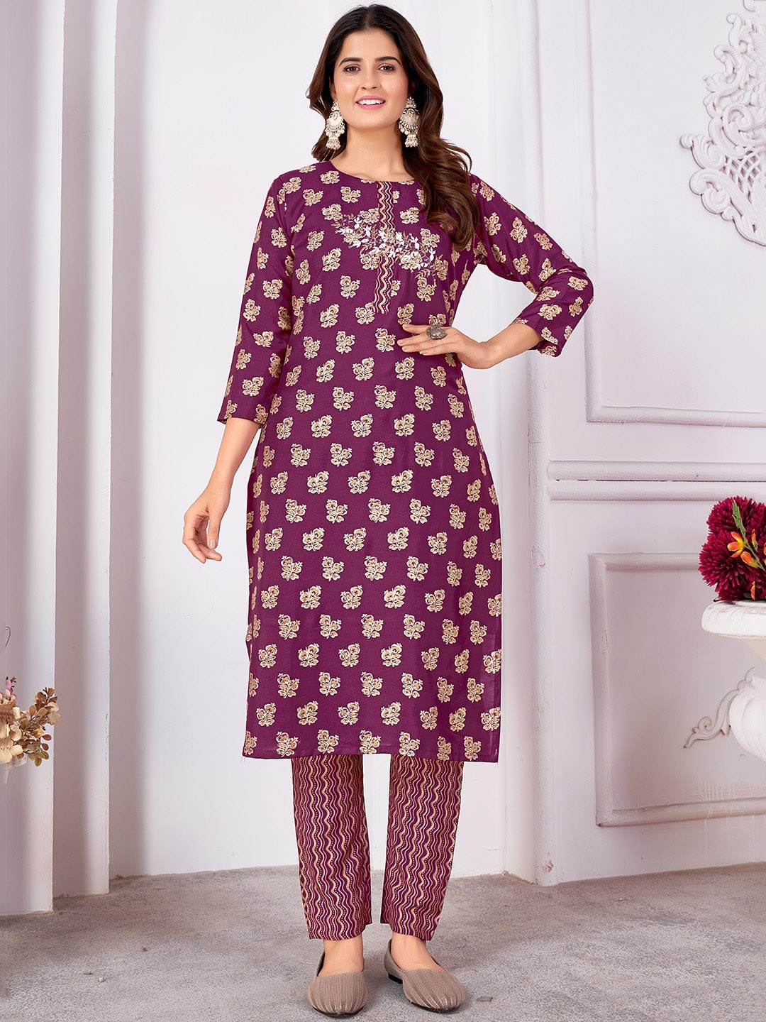 

Lilots Ethnic Motifs Printed Kurta with Trousers, Magenta