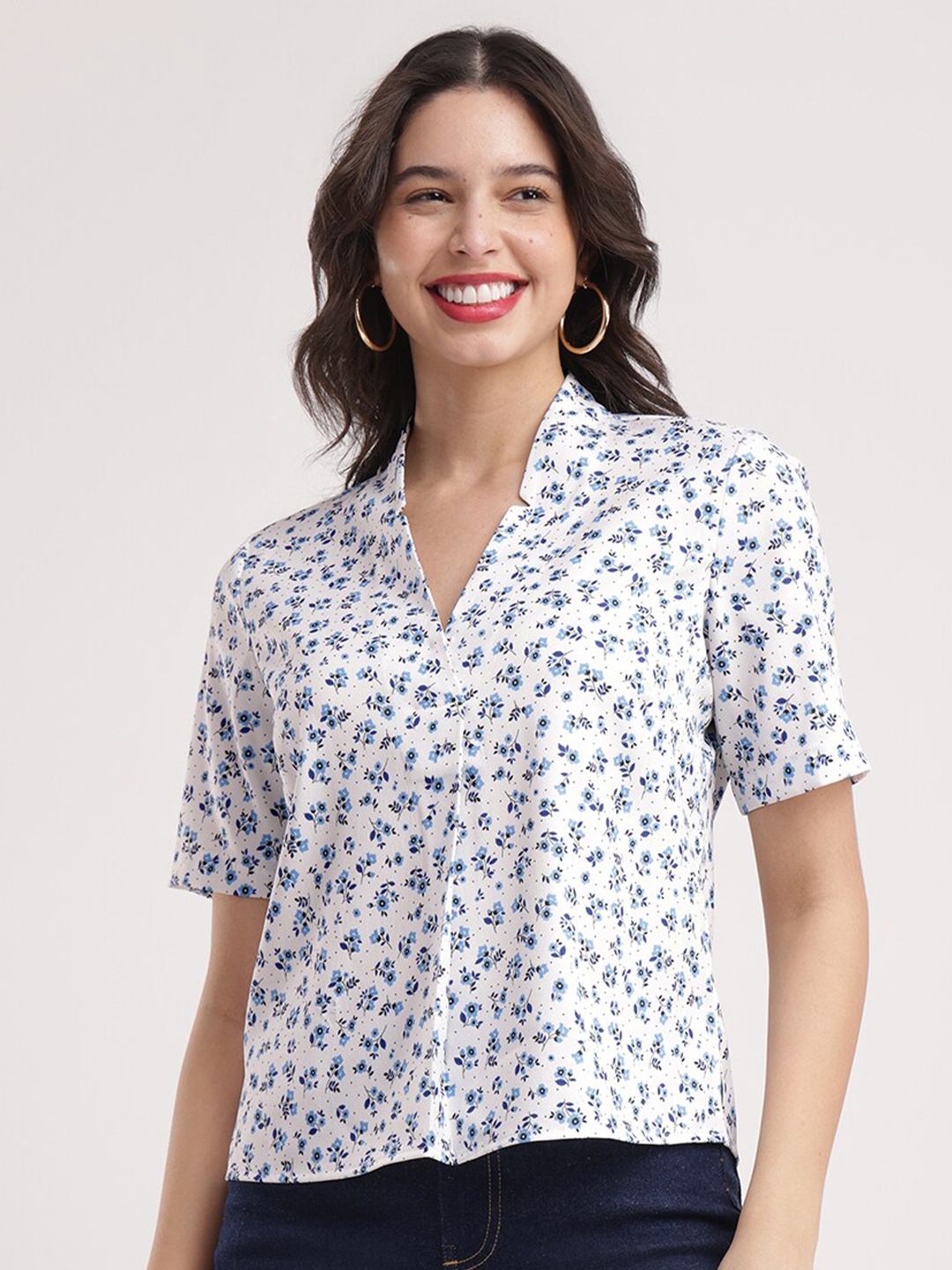 

FableStreet Floral Printed V-Neck Regular Top, Blue